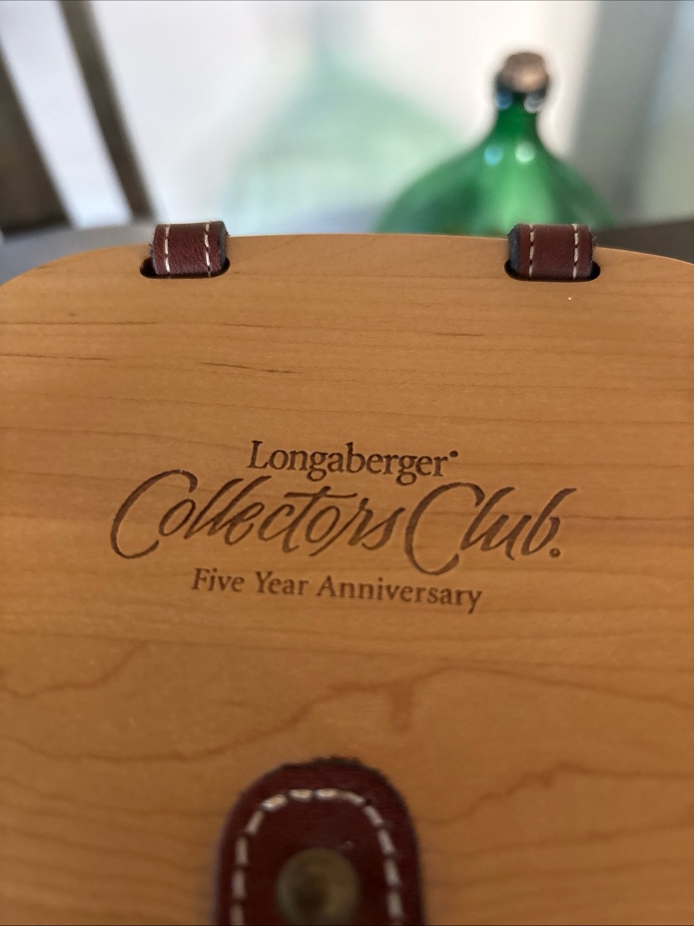 Longaberger Wood Collectors Club Lid with Brown Leather Accents - Picture 4 of 16